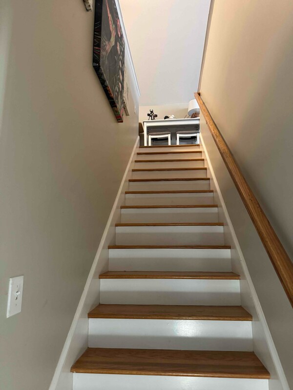 Building Photo - 102 Lantern Ridge Dr
