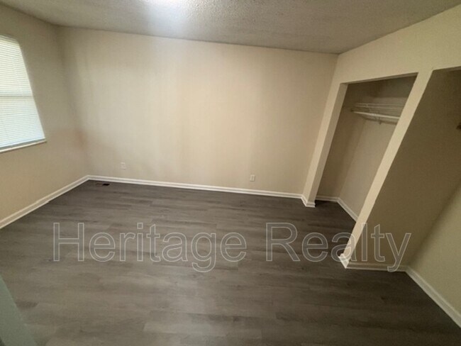 Foto del edificio - 1664 Laurans Ave