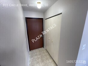 Building Photo - 1105 N Main St
