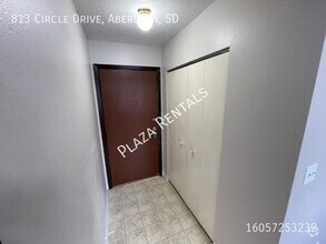 Building Photo - 1105 N Main St
