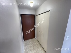Building Photo - 1105 N Main St