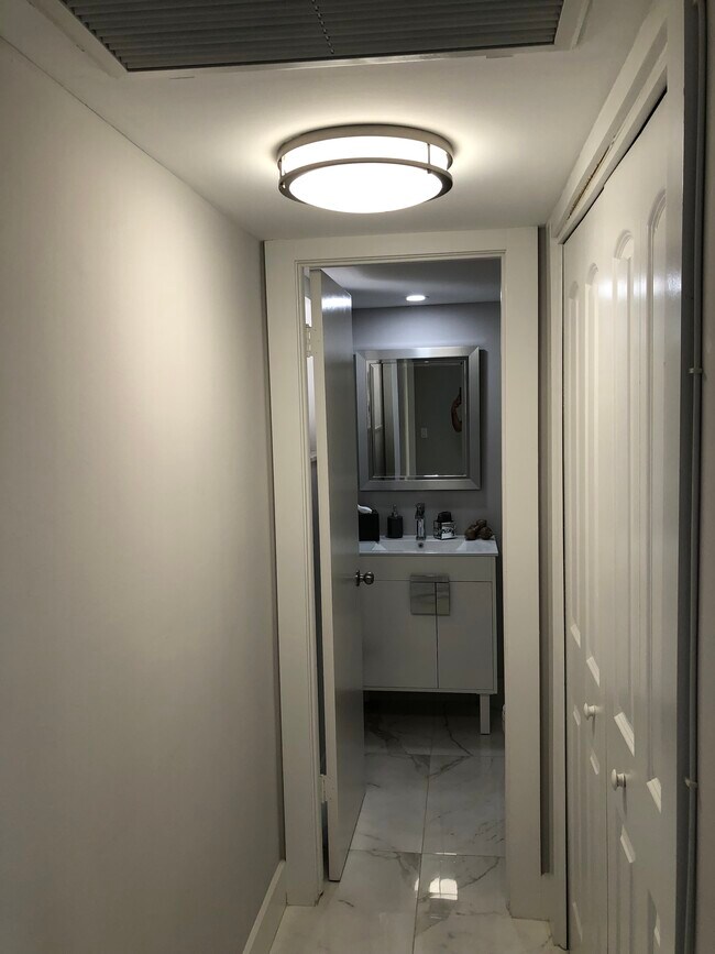 Foto del edificio - 2801 N Palm Aire Dr