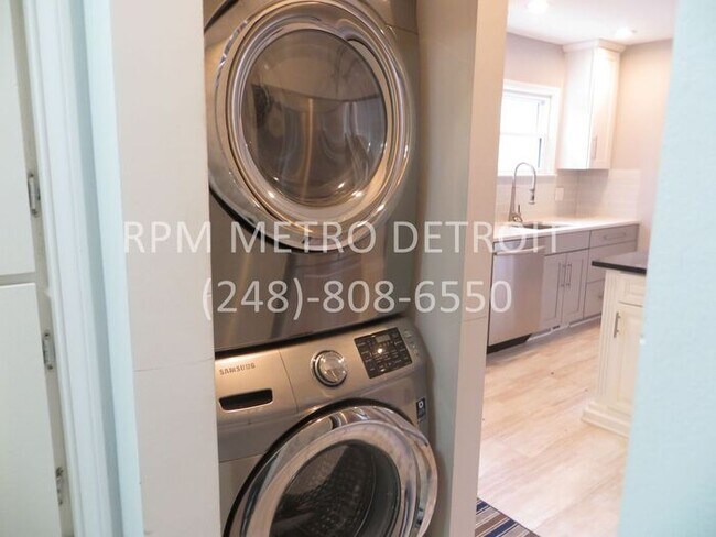 Building Photo - WOW! Stunning 2 Bedroom Ranch