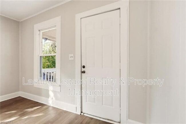 Foto del edificio - 2051 Bloomfield Dr