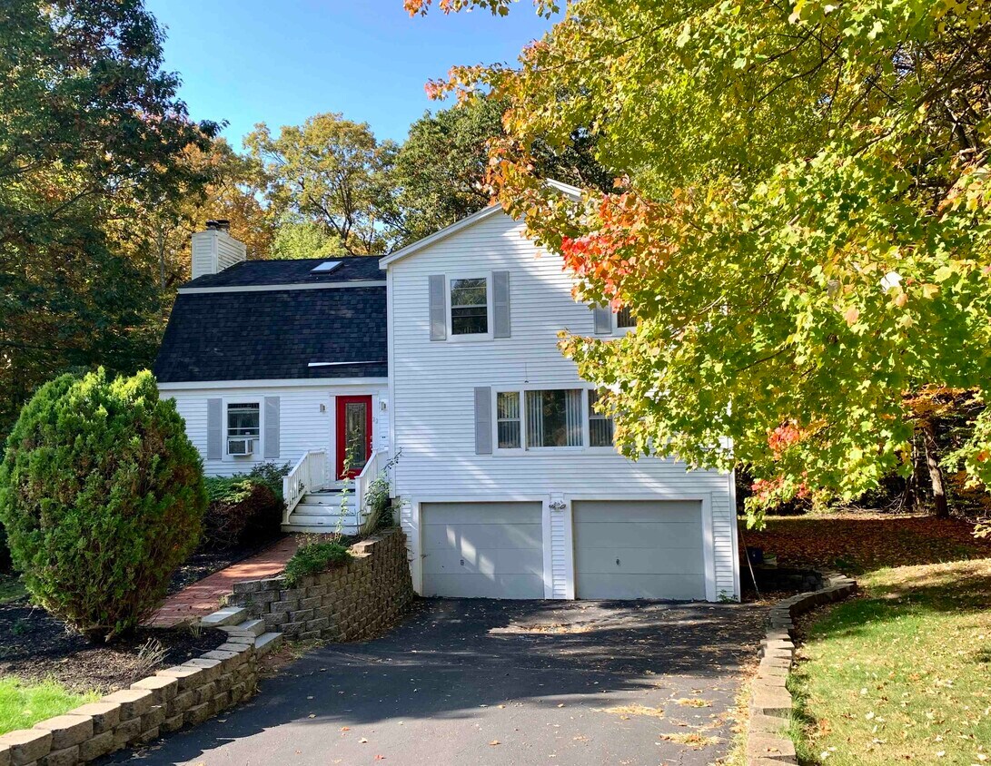 Primary Photo - 22 River Bend Cir