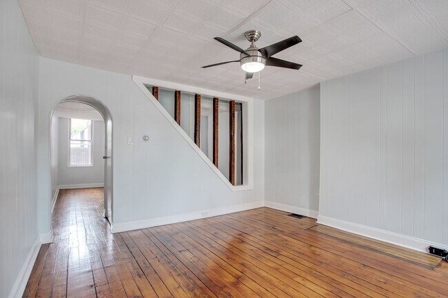Building Photo - 249 38th St