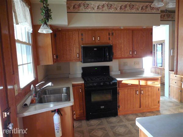 Building Photo - 177 Gibson St