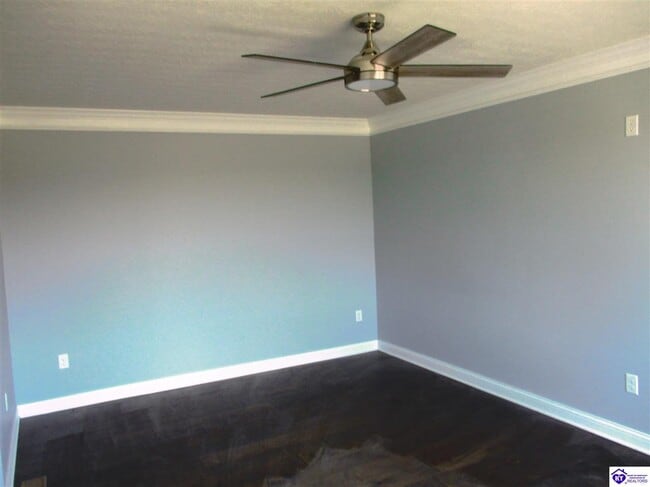 Foto del edificio - 130 Diamond Ct