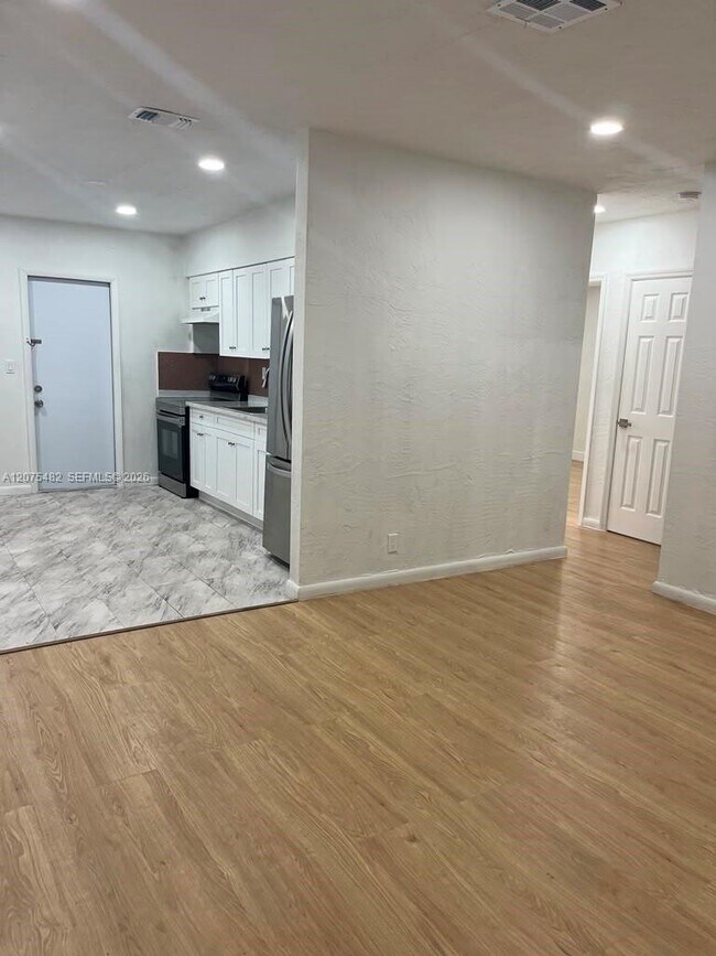 Foto del edificio - 3691 SW 60th Terrace