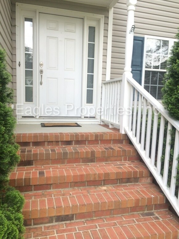 Building Photo - 124 W Raintree Ln