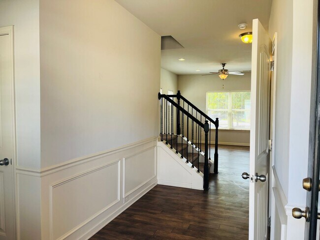 Foto del edificio - Wow! Check out this charming 3 bedroom 2.5 bathroom home in Newnan!