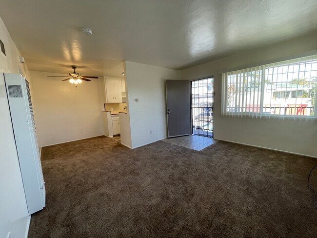 Upstairs unit - 1025 Hayes Ave