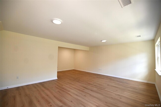 Foto del edificio - 276 Temple Hill Rd