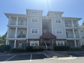 Building Photo - 924 Southmoor Dr