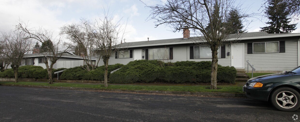 Foto del edificio - 912 W 32nd St