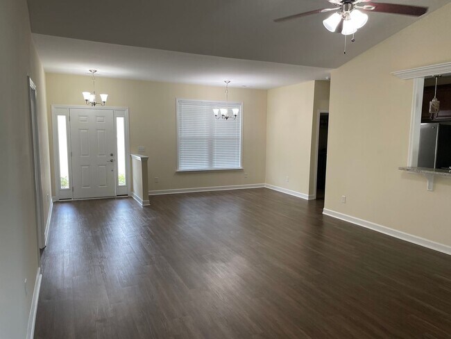 Foto del edificio - 3 Bedroom 2 Bathroom House with Large Fenc...