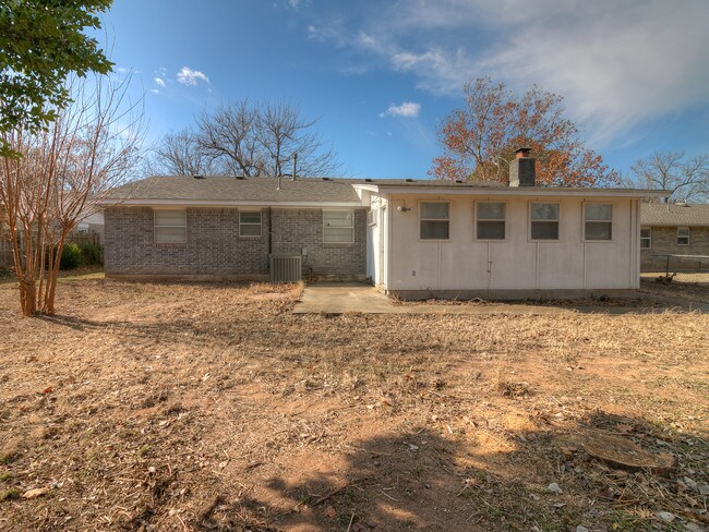 Building Photo - 1613 Pecan Ave