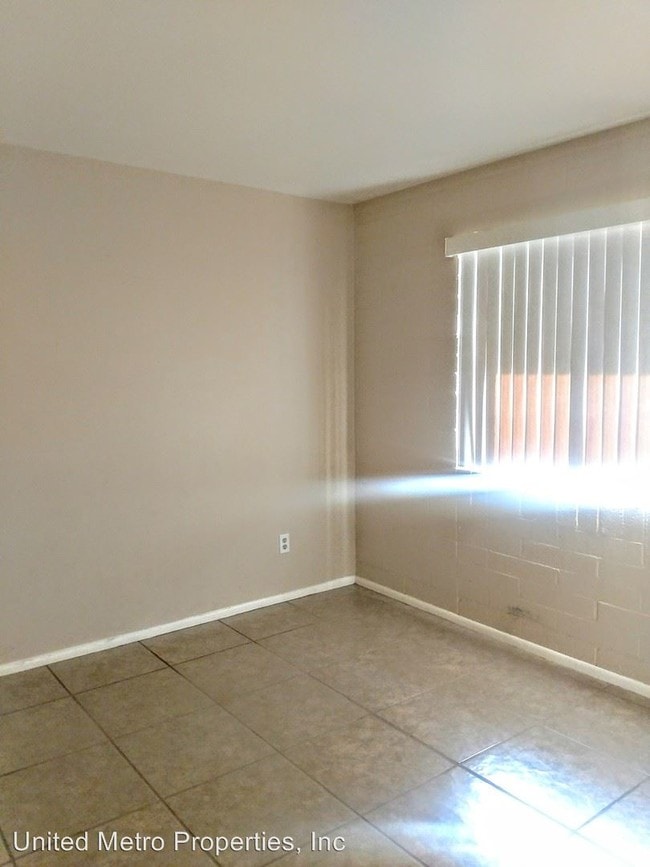 Building Photo - 207 S 3rd St