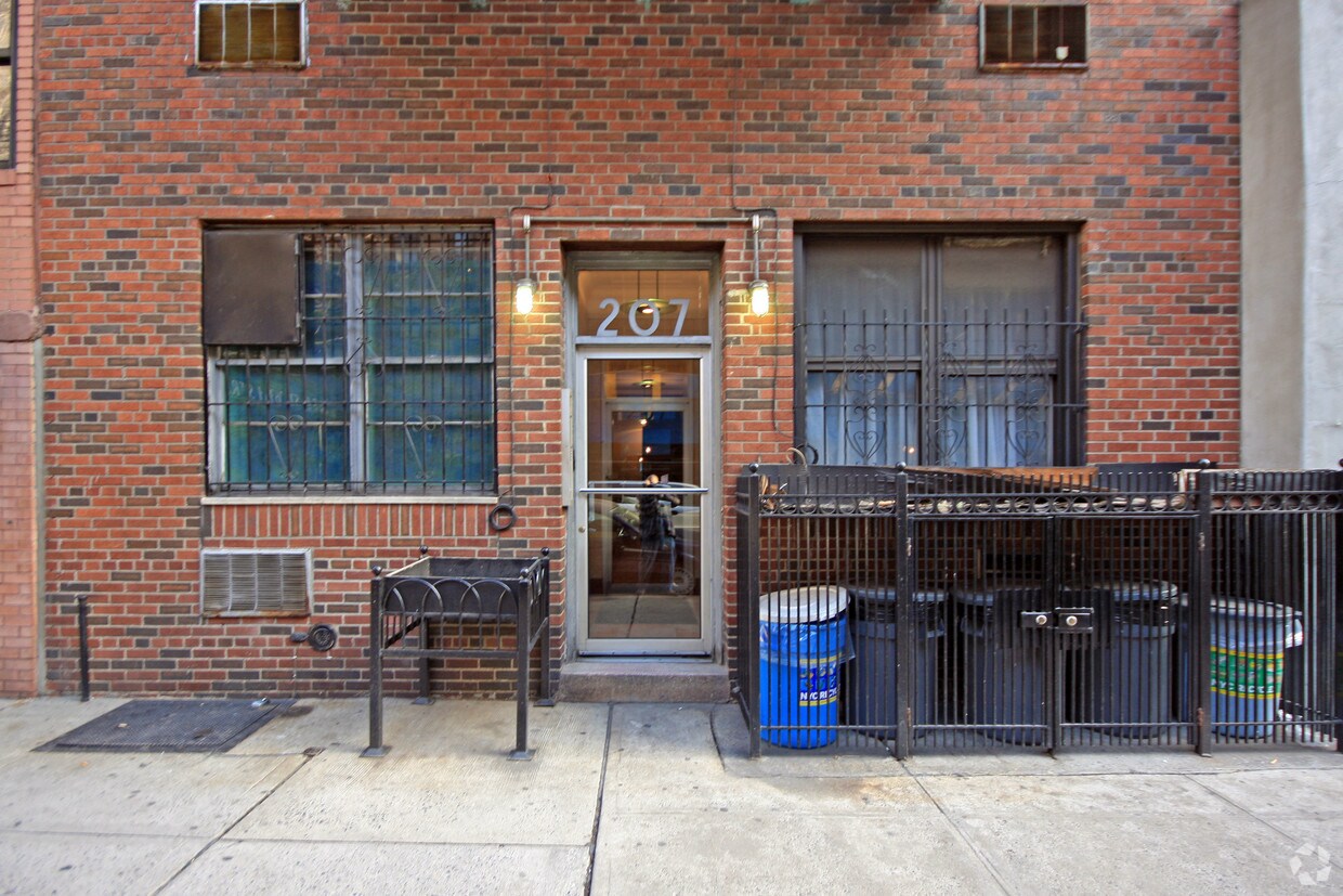 Foto del edificio - 207 E 76th St