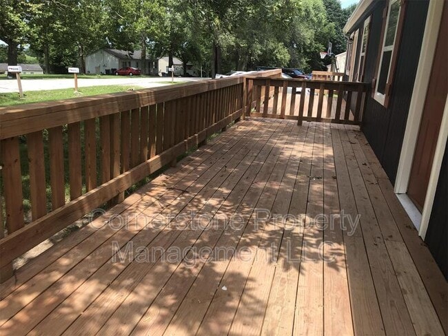 Building Photo - 8285 Center Dr