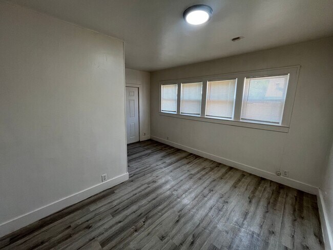 Foto del edificio - 2/1 with all major appliances two blocks f...
