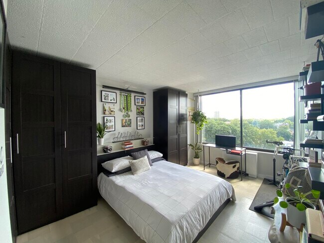 Foto del edificio - 9060 Palisade Ave