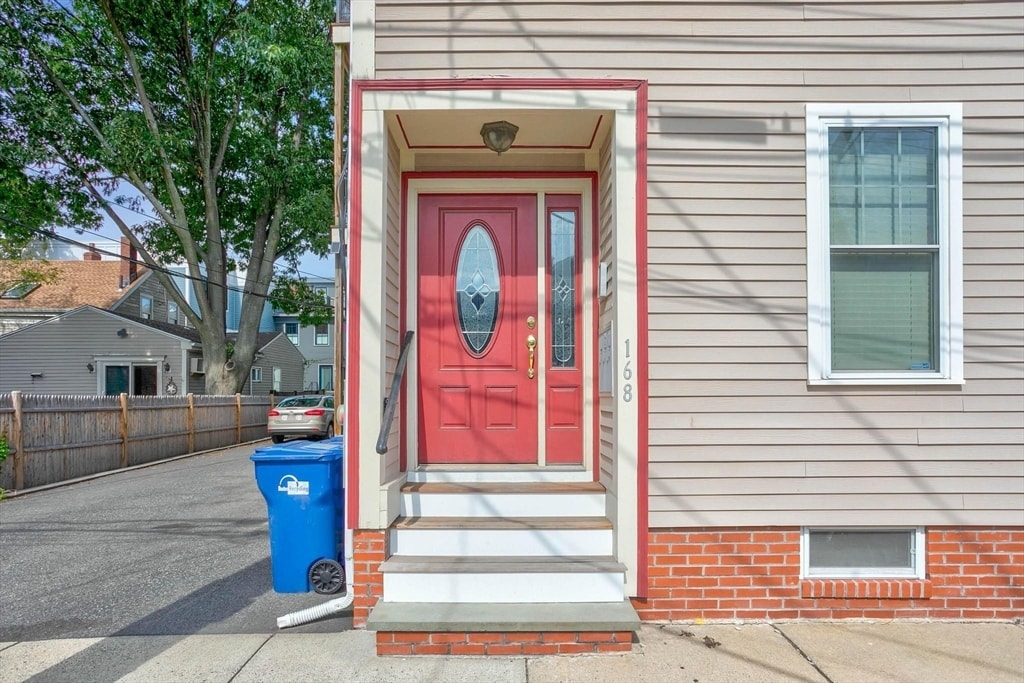 Primary Photo - 168 W 9th St