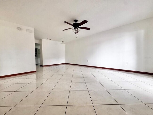 Foto del edificio - 4108 Flying Fortress Ave
