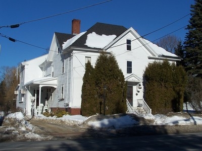 Building Photo - 372 Main St