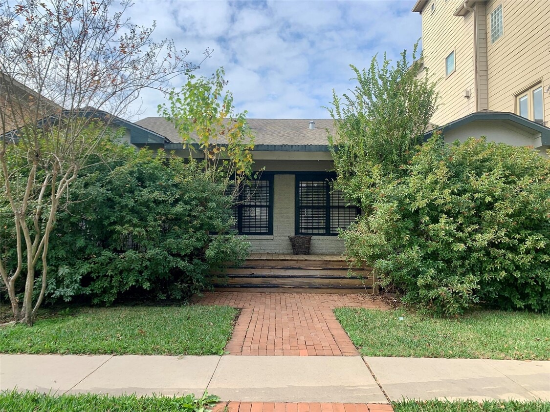 Primary Photo - 1414 Stanford St