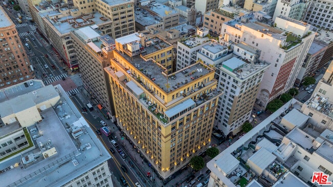 Foto del edificio - 215 W 7th St