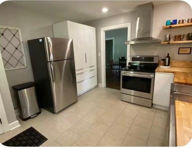 Building Photo - 3616 Skyview Dr SE