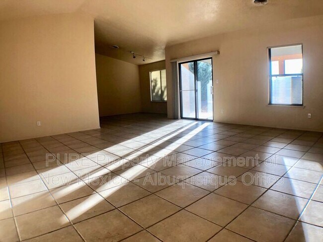 Foto del edificio - 4905 Kingsway Dr