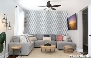 Building Photo - 230 E Thompson Pl