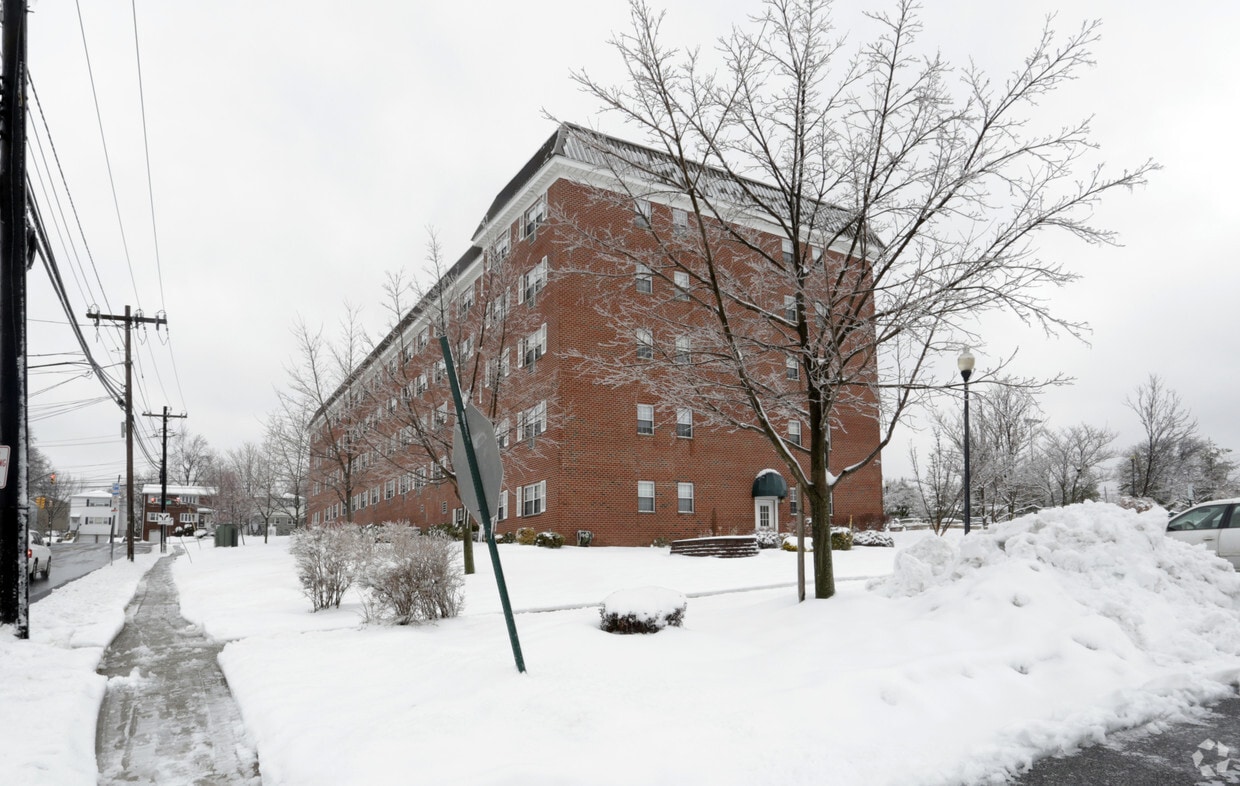 Building Photo - Nora Gardens