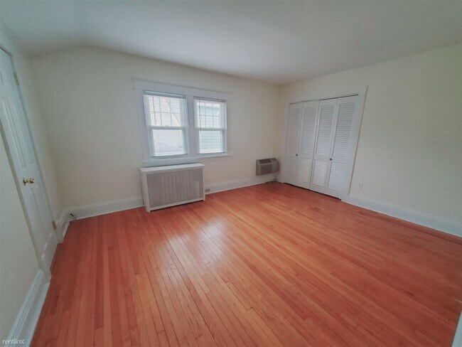 Building Photo - 1 br, 1 bath Condo - 87 Colonial Rd Apt 2