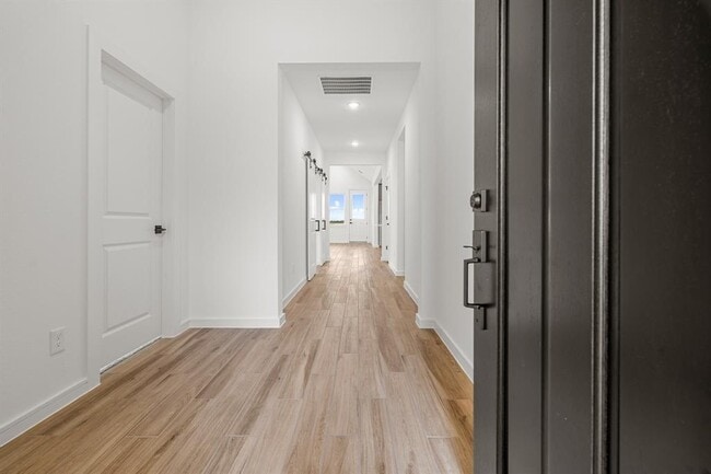 Foto del edificio - 2627 Clapbread Ln