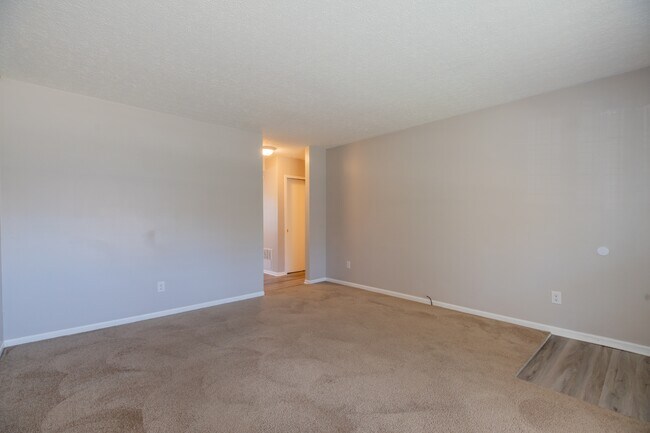 Building Photo - 484-486 Applegate Ln