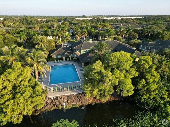 Building Photo - Quantum Lake Villas Apartments