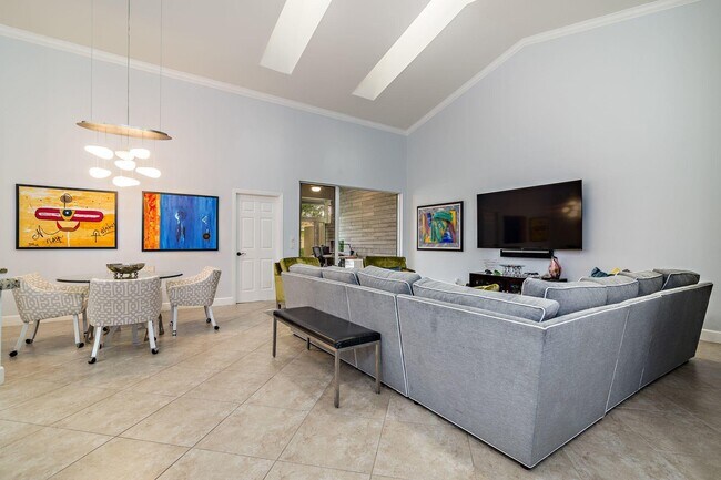 Foto del edificio - 2102 Mahogany Pl