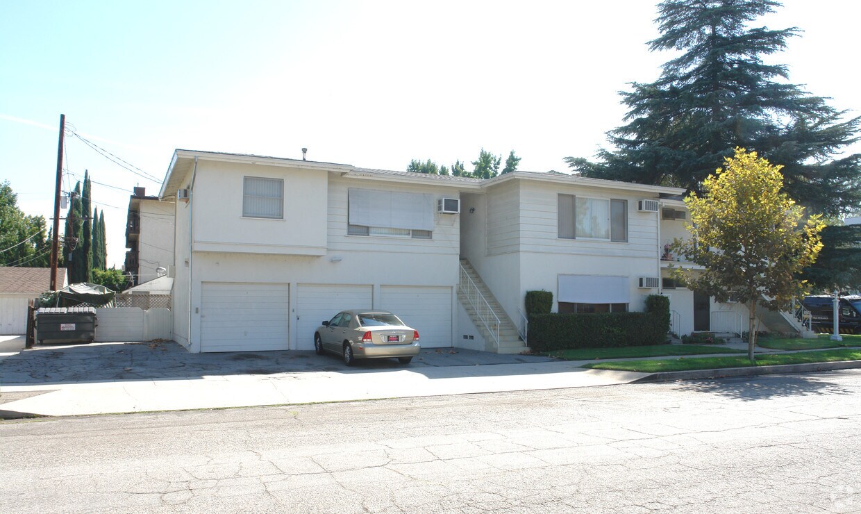 Primary Photo - 14225 Riverside Dr