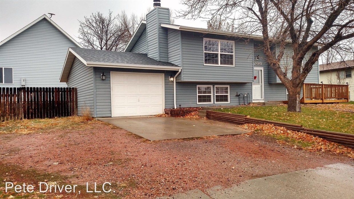Primary Photo - 4 br, 2 bath House - 200 W Boxelder