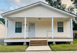 Building Photo - 5306 Evangeline St