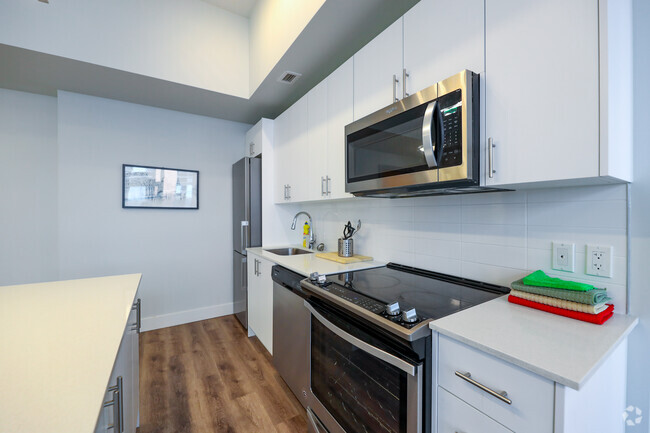 2BR, 2BA - Cuisine - 475 George Street North