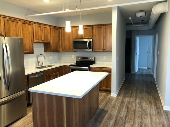 Building Photo - 473 Aurora St