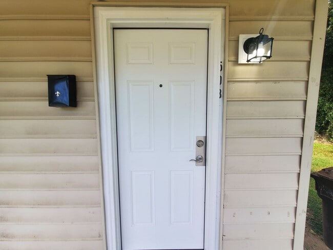 Building Photo - 508 S Magnolia Ave