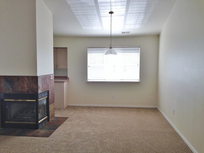Building Photo - Bright and Spacious Bothell Condo Overlook...