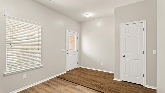 Foto del edificio - 621 Christian Ln