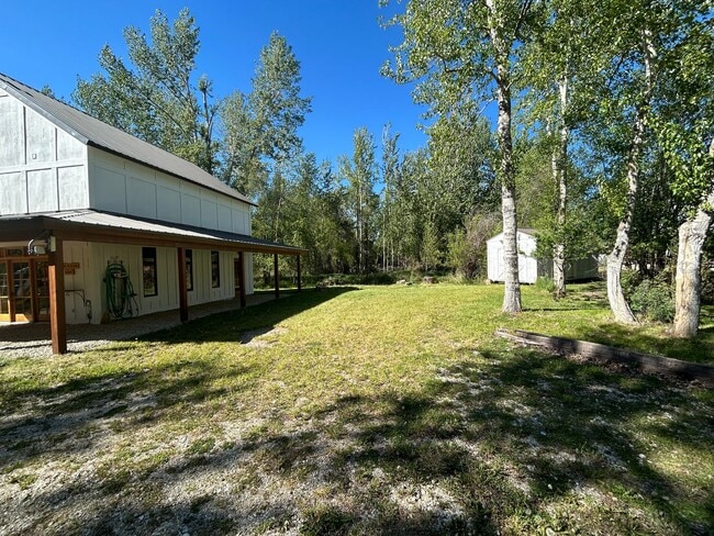 Building Photo - Charming Country Living – 3 Bed, 2 Bath Home with Creek & Pond