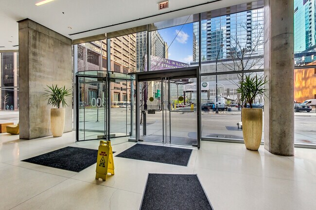 Foto del edificio - 600 N Fairbanks Ct